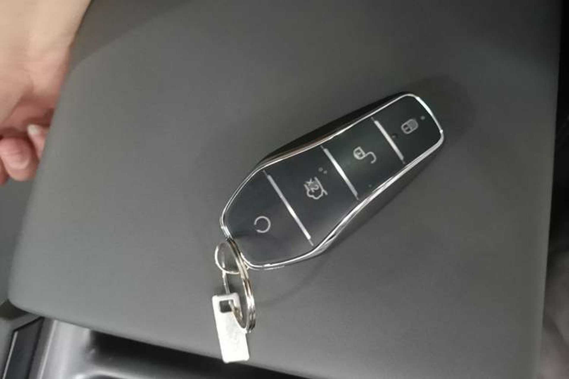 Used BYD Qin L 2025 DM-i Smart Drive 120KM Superior Model Interior 1