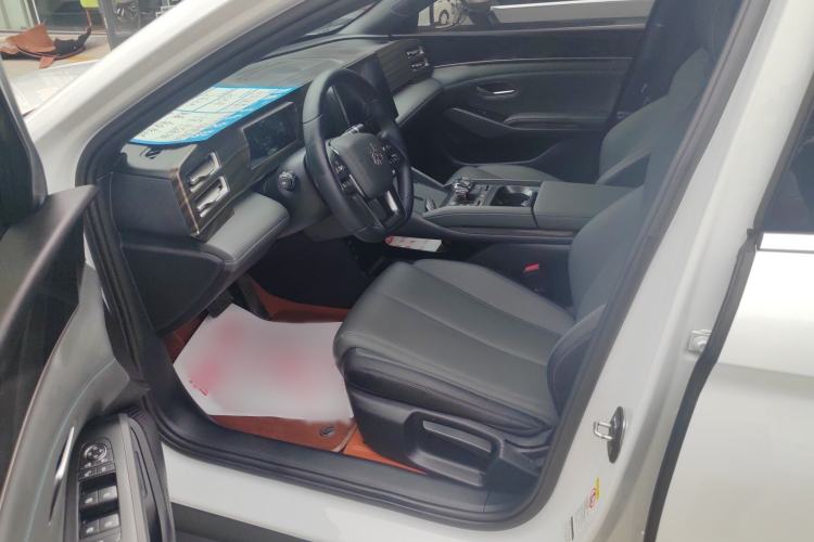 Used BYD Qin L 2025 DM-i Smart Drive 80KM Leading Model Interior 1