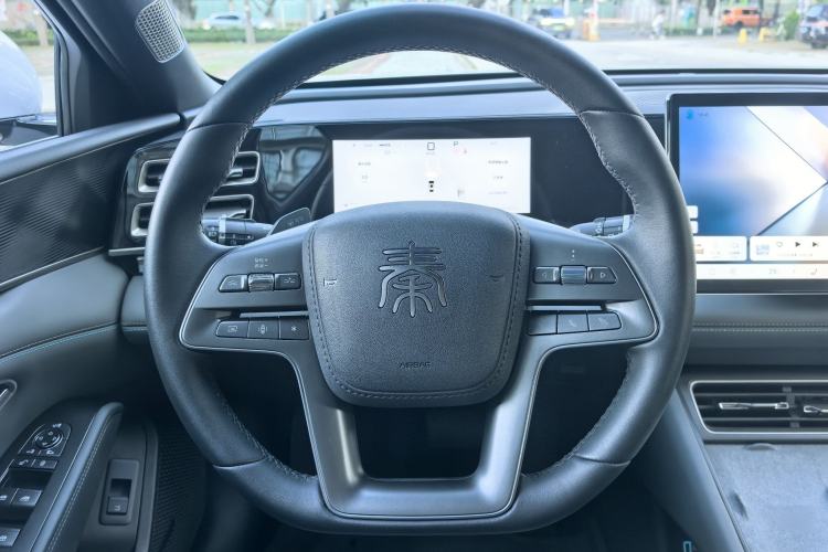 Used BYD Qin L 2025 DM-i Smart Drive 120KM Superior Model Interior 2