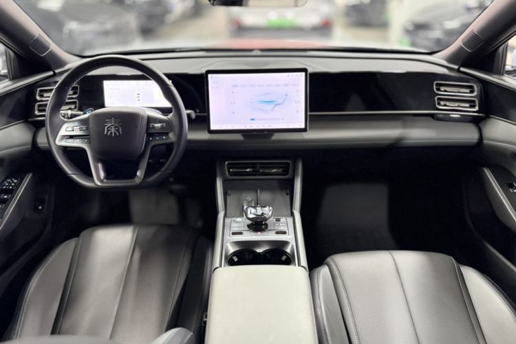 Used BYD Qin L 2025 DM-i Smart Drive 80KM Leading Model Interior 2
