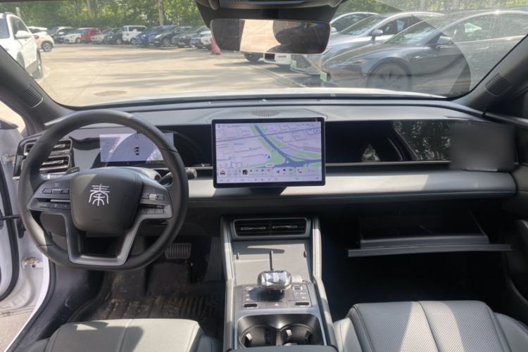 Used BYD Qin L 2025 DM-i Smart Drive 80KM Leading Model Interior 2