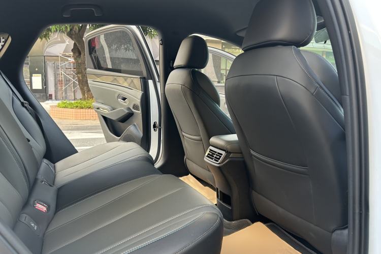 Used BYD Qin L 2025 DM-i Smart Drive 80KM Leading Model Interior 2