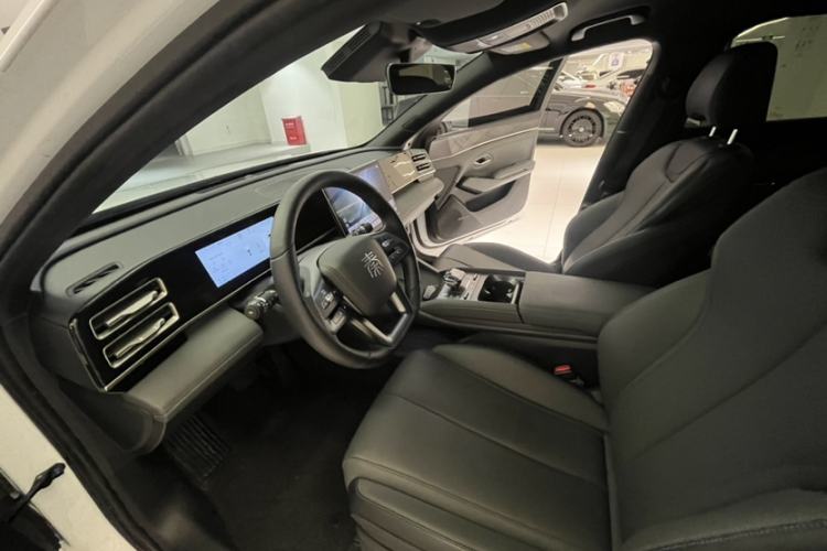 Used BYD Qin L 2025 DM-i Smart Drive 80KM Leading Model Interior 2