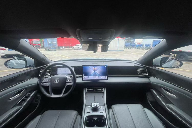 Used BYD Qin L 2025 DM-i Smart Drive 80KM Leading Model Interior 2
