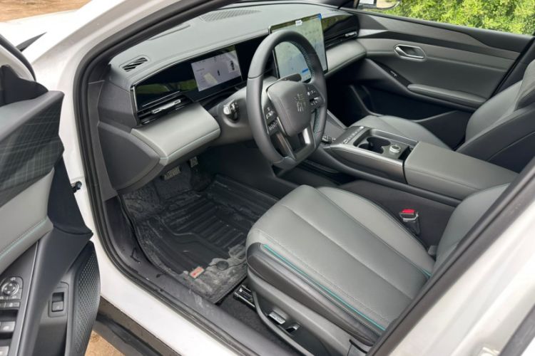 Used BYD Qin L 2025 EV 545KM Cloud Suspension Edition Interior 2