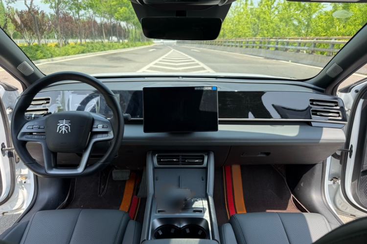 Used BYD Qin L 2025 DM-i Smart Drive 120KM Leading Model Interior 2