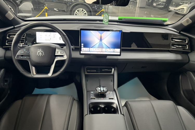 Used BYD Qin L 2025 DM-i Smart Drive 120KM Leading Model Interior 2