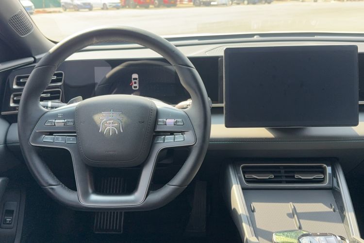 Used BYD Qin L 2025 DM-i Smart Drive 80KM Leading Model Interior 2