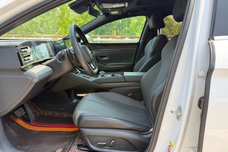 Used BYD Qin L 2025 DM-i Smart Drive 120KM Leading Model Interior 2