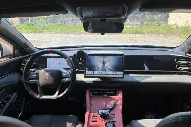 Used BYD Qin L 2025 DM-i Smart Drive 80KM Leading Model Interior 2