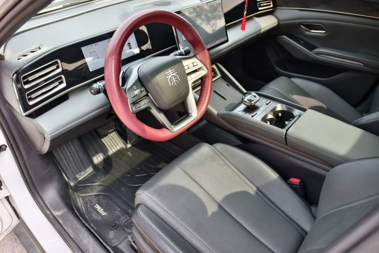 Used BYD Qin L 2025 DM-i Smart Drive 80KM Superior Model Interior 2