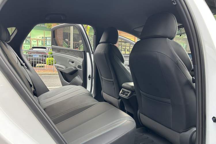 Used BYD Qin L 2025 DM-i Smart Drive 80KM Leading Model Interior 3