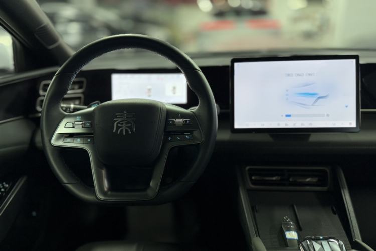 Used BYD Qin L 2025 DM-i Smart Drive 80KM Leading Model Interior 3