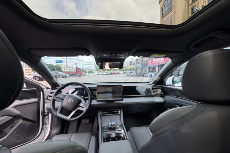 Used BYD Qin L 2025 DM-i Smart Drive 120KM Superior Model Interior 3