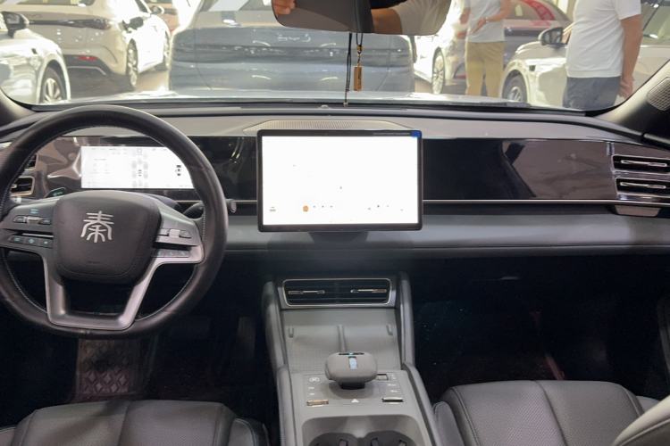 Used BYD Qin L 2025 DM-i Smart Drive 120KM Leading Model Interior 3
