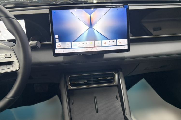 Used BYD Qin L 2025 DM-i Smart Drive 120KM Leading Model Interior 3