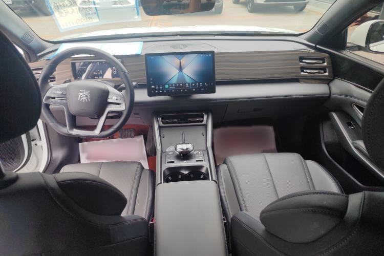 Used BYD Qin L 2025 DM-i Smart Drive 80KM Leading Model Interior 3