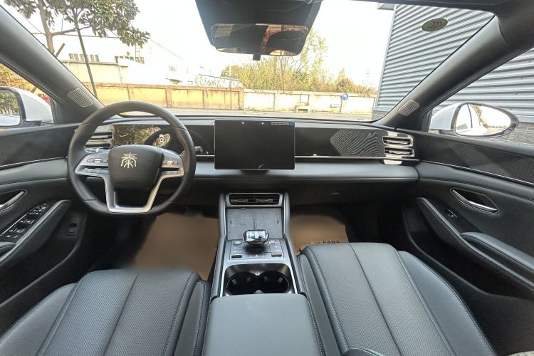 Used BYD Qin L 2025 DM-i Smart Drive 120KM Superior Model Interior 4