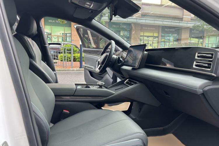 Used BYD Qin L 2025 DM-i Smart Drive 80KM Leading Model Interior 4