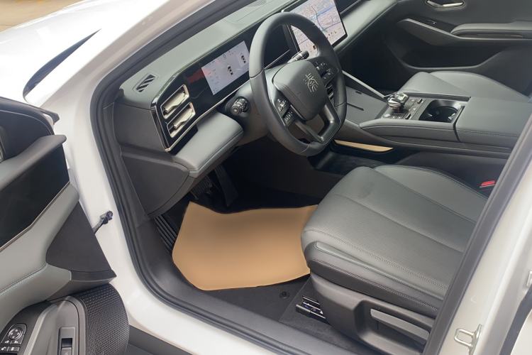 Used BYD Qin L 2025 DM-i Smart Drive 80KM Leading Model Interior 4