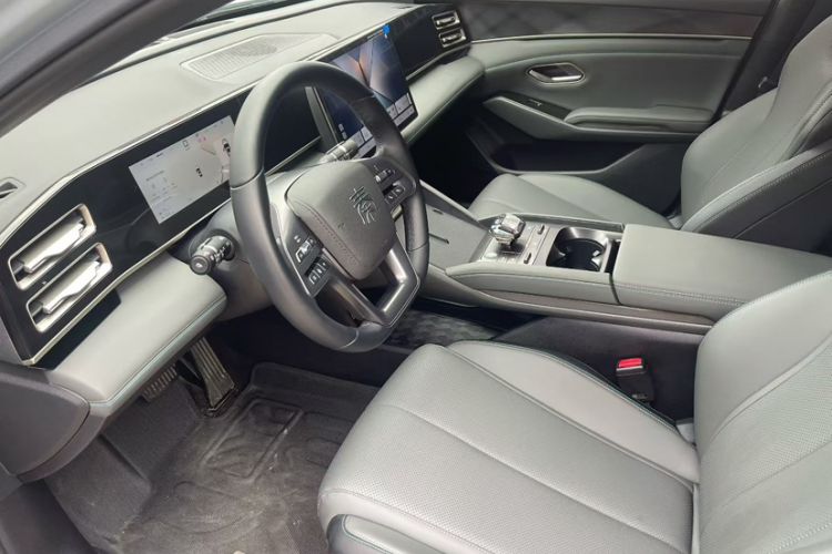 Used BYD Qin L 2025 DM-i Smart Drive 80KM Leading Model Interior 4