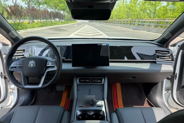 Used BYD Qin L 2025 DM-i Smart Drive 120KM Leading Model Interior 4