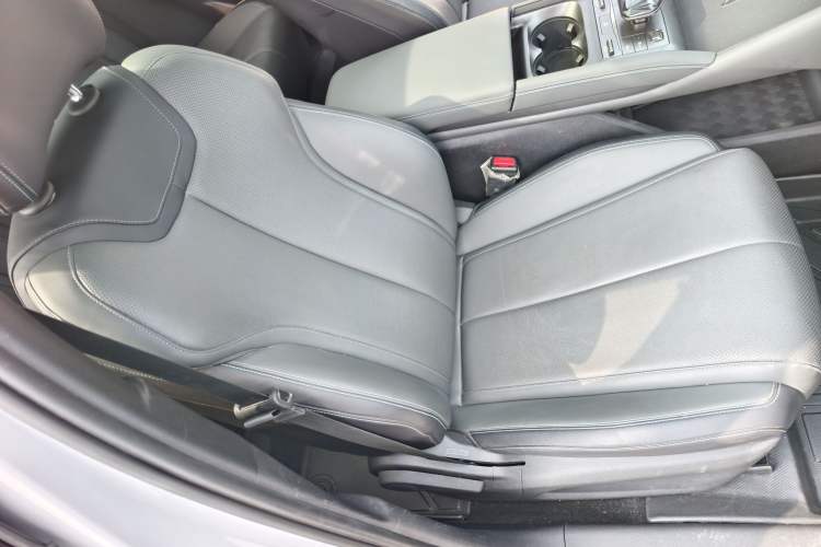 Used BYD Qin L 2025 DM-i Smart Drive 80KM Superior Model Interior 4