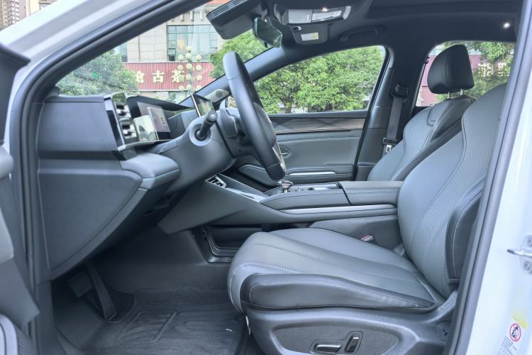 Used BYD Qin L 2025 DM-i Smart Drive 120KM Superior Model Interior 5