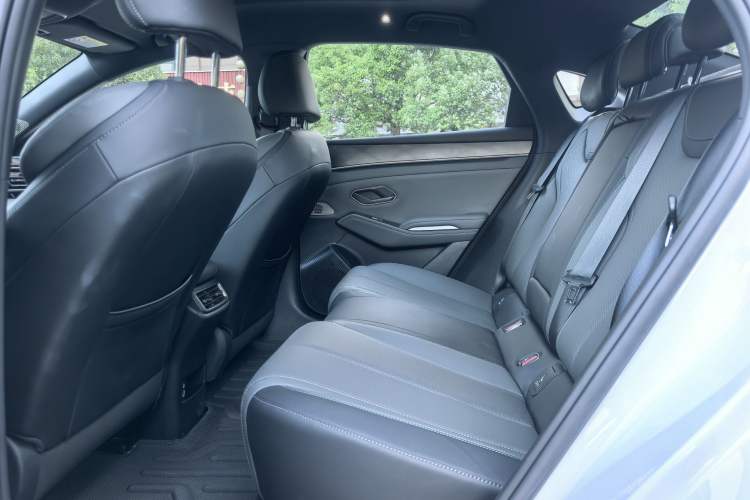 Used BYD Qin L 2025 DM-i Smart Drive 120KM Superior Model Interior 6