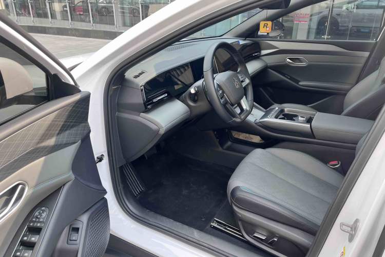 Used BYD Qin L 2025 EV 545KM Excellence Edition Interior 6