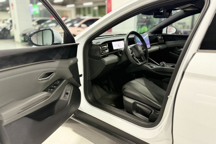 Used BYD Qin L 2025 DM-i Smart Drive 80KM Leading Model Interior 7