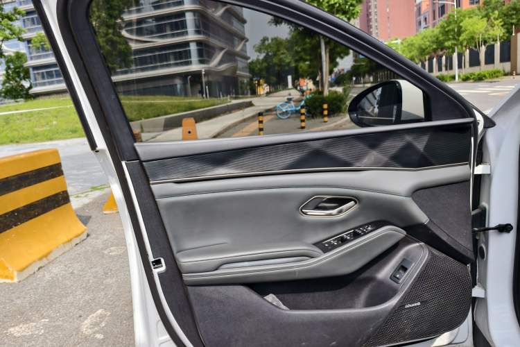 Used BYD Qin L 2025 DM-i Smart Drive 80KM Superior Model Interior 7