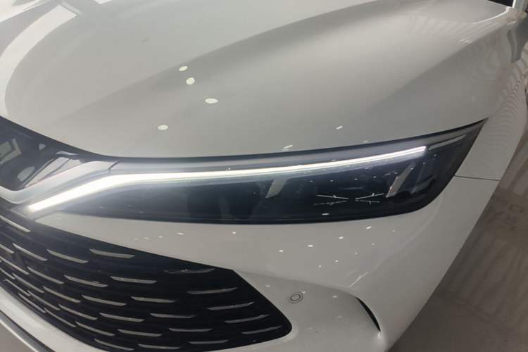Used BYD Qin L 2025 DM-i Smart Drive 120KM Superior Model Left Front Headlight