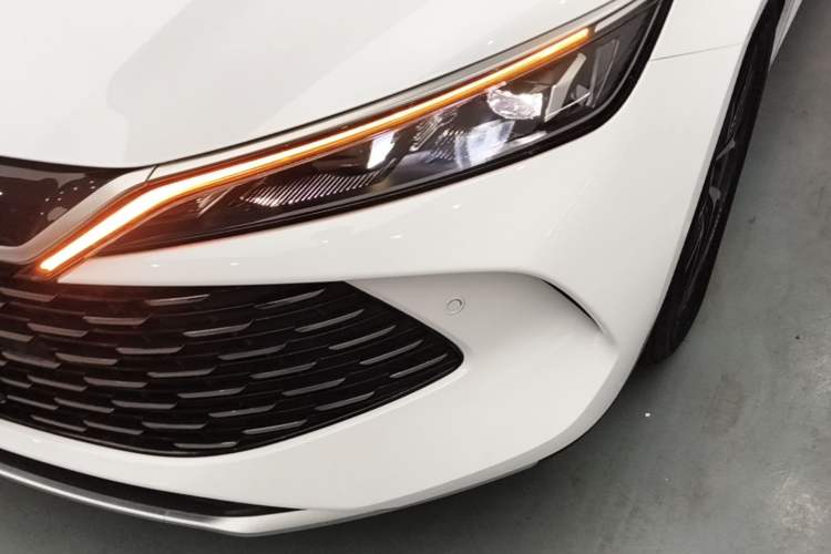 Used BYD Qin L 2025 DM-i Smart Drive 120KM Superior Model Left Front Headlight