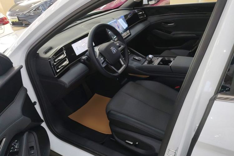 Used BYD Qin L 2025 DM-i Smart Drive 120KM Superior Model Left Front Seat