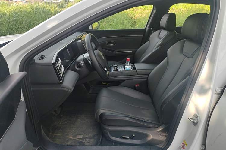Used BYD Qin L 2025 DM-i Smart Drive 120KM Superior Model Left Front Seat