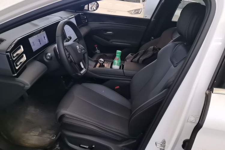 Used BYD Qin L 2025 DM-i Smart Drive 120KM Superior Model Left Front Seat
