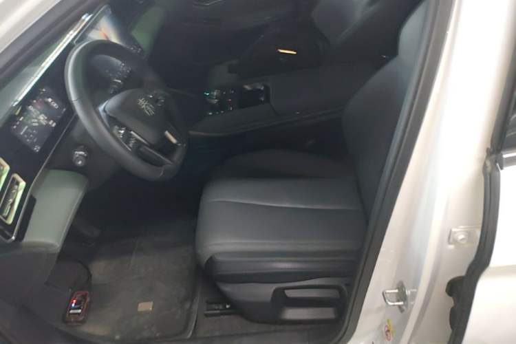 Used BYD Qin L 2025 DM-i Smart Drive 80KM Leading Model Left Front Seat