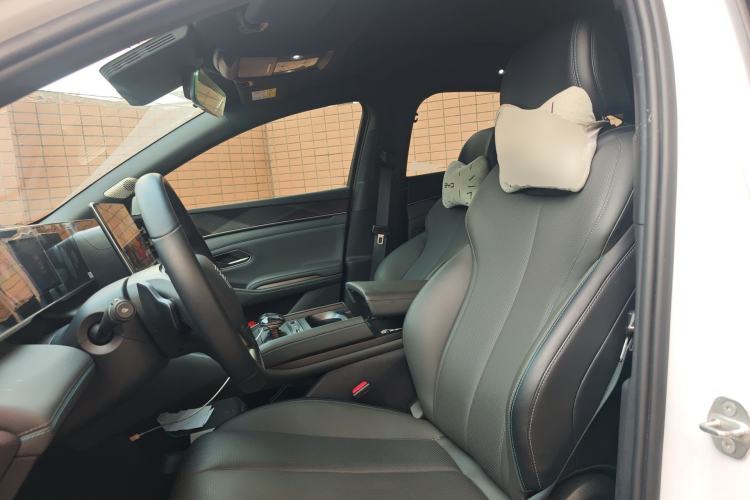 Used BYD Qin L 2025 DM-i Smart Drive 80KM Superior Model Left Front Seat