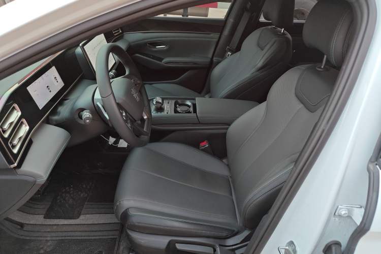 Used BYD Qin L 2025 DM-i Smart Drive 80KM Leading Model Left Front Seat