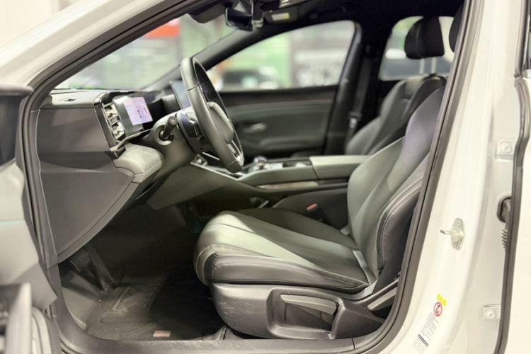 Used BYD Qin L 2025 DM-i Smart Drive 80KM Leading Model Left Front Seat