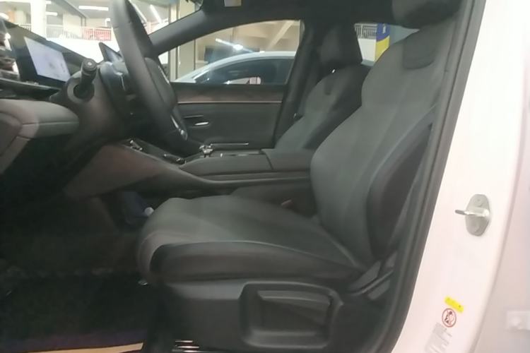 Used BYD Qin L 2025 DM-i Smart Drive 80KM Leading Model Left Front Seat