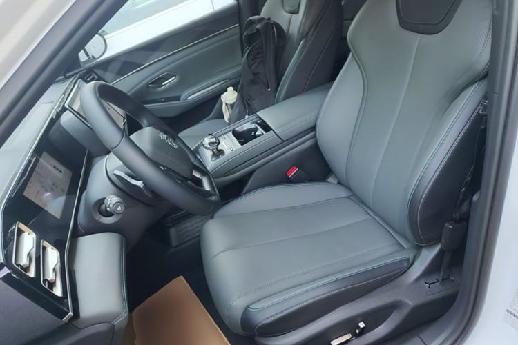 Used BYD Qin L 2025 DM-i Smart Drive 120KM Superior Model Left Front Seat