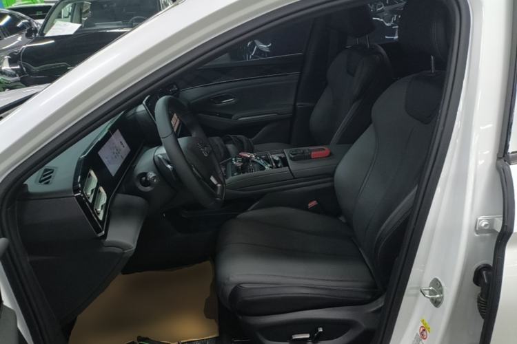 Used BYD Qin L 2025 DM-i Smart Drive 120KM Superior Model Left Front Seat