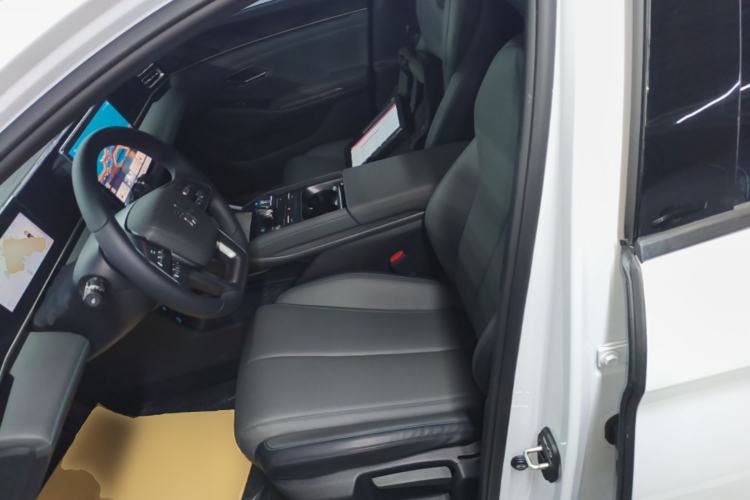 Used BYD Qin L 2025 DM-i Smart Drive 80KM Leading Model Left Front Seat