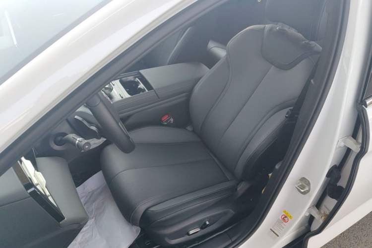 Used BYD Qin L 2025 DM-i Smart Drive 120KM Superior Model Left Front Seat