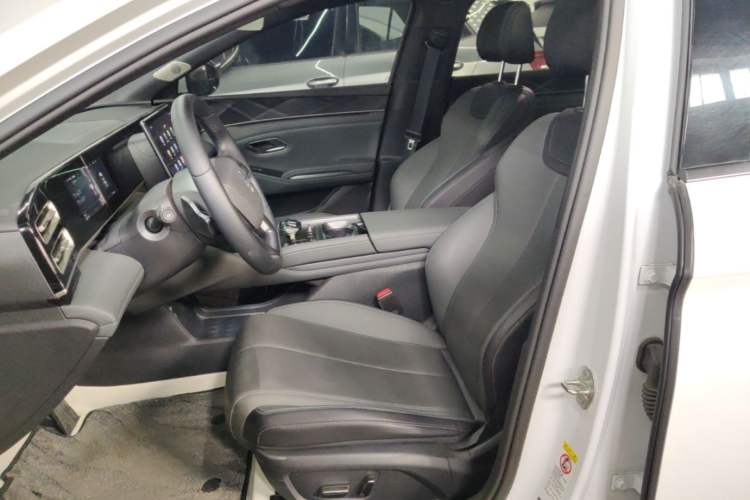 Used BYD Qin L 2025 DM-i Smart Drive 80KM Superior Model Left Front Seat