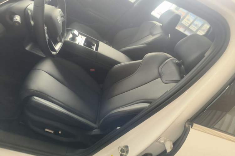 Used BYD Qin L 2025 DM-i Smart Drive 120KM Superior Model Left Front Seat