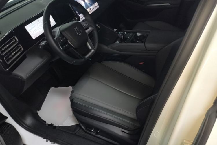 Used BYD Qin L 2025 DM-i Smart Drive 120KM Leading Model Left Front Seat