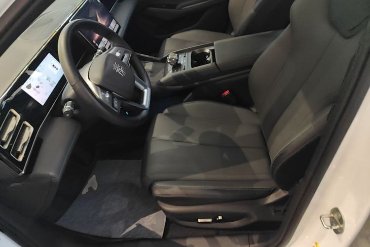 Used BYD Qin L 2025 DM-i Smart Drive 120KM Superior Model Left Front Seat